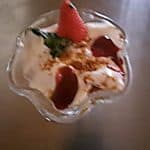 Aardbeien met yoghurt dessert