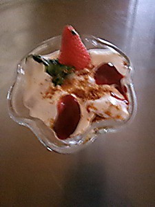 Aardbeien met yoghurt dessert