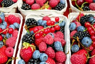 Gegrilde Fruitspiesjes met Appel-Pindasaus