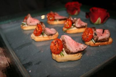 Crostini met ham en druiven