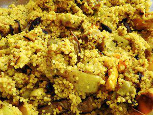 Pilav van couscous met rozijnen