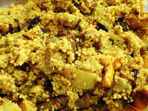 Pilav van couscous met rozijnen