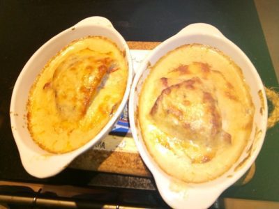Gegratineerde kalfsschnitzel op zijn Parijs