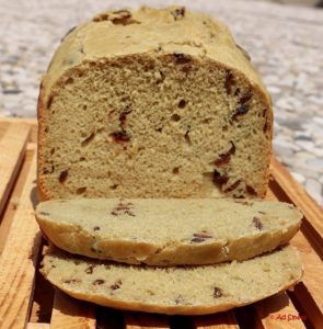 olijvenbrood uit de broodbakmachine