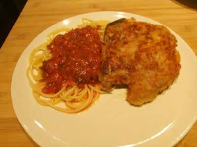 Italiaanse gepaneerde karbonade met spaghetti