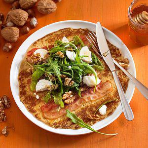 PANNENKOEKEN MET SPEK, GEITENKAAS EN HONING