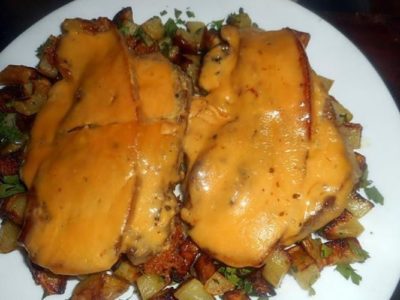Karbonade met katenspek en Cheddar