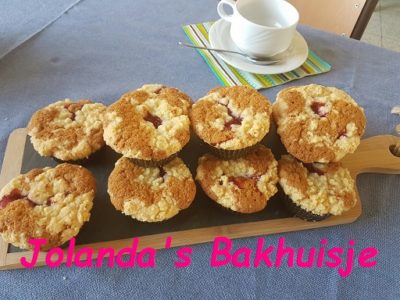 Kersencupcakes met kruimels