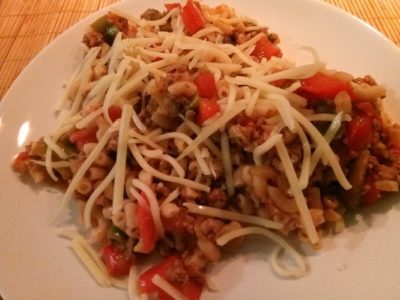 Macaroni met kruidige gehaktsaus
