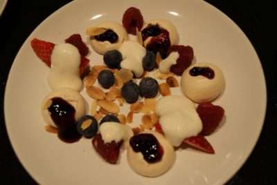 Mini pavlova met seizoenfruit