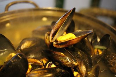 Mosselen met een Spaanse pikante saus