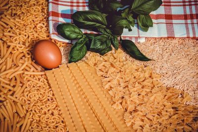 Gegratineerde pasta met kaassaus