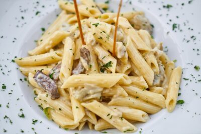 Penne met mediterrane groentemix en ansjovis
