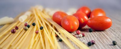 Knoflookspaghetti met rucola en noten
