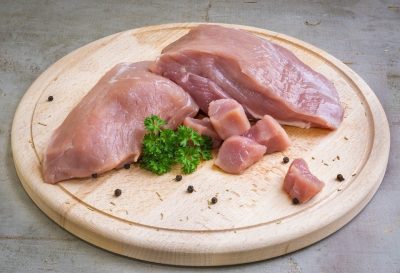 Varkenslapjes met zuurkool en witte bonen