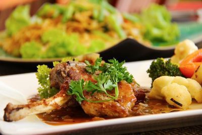 Lamskoteletjes met Paprika-Kaassaus