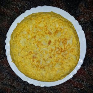 Aardappel tortilla met sinaasappelsalade