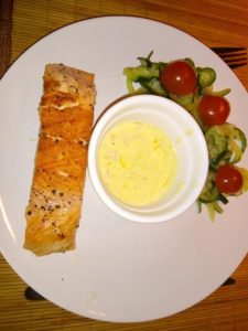 Zalmmoot met botersaus en tagliatelles van courgette